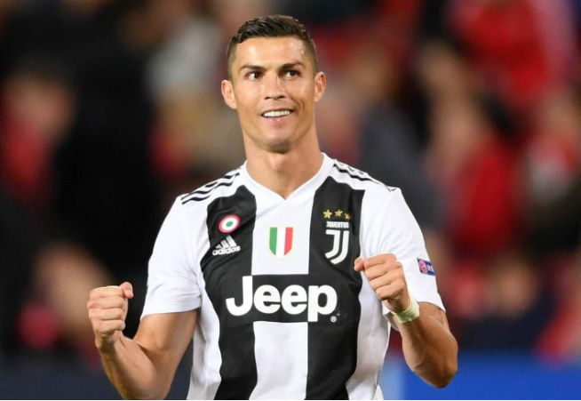 利物浦欧冠小组赛关键战平切尔西（欧冠小组赛焦点之战：利物浦与切尔西战成平局）