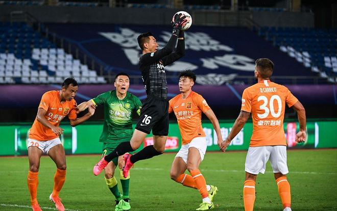 每体：众多欧洲球队有意王钰栋，最终目的地可能是英超或德甲（每体：王钰栋获欧洲多队青睐，潜在下家为英超或德甲）