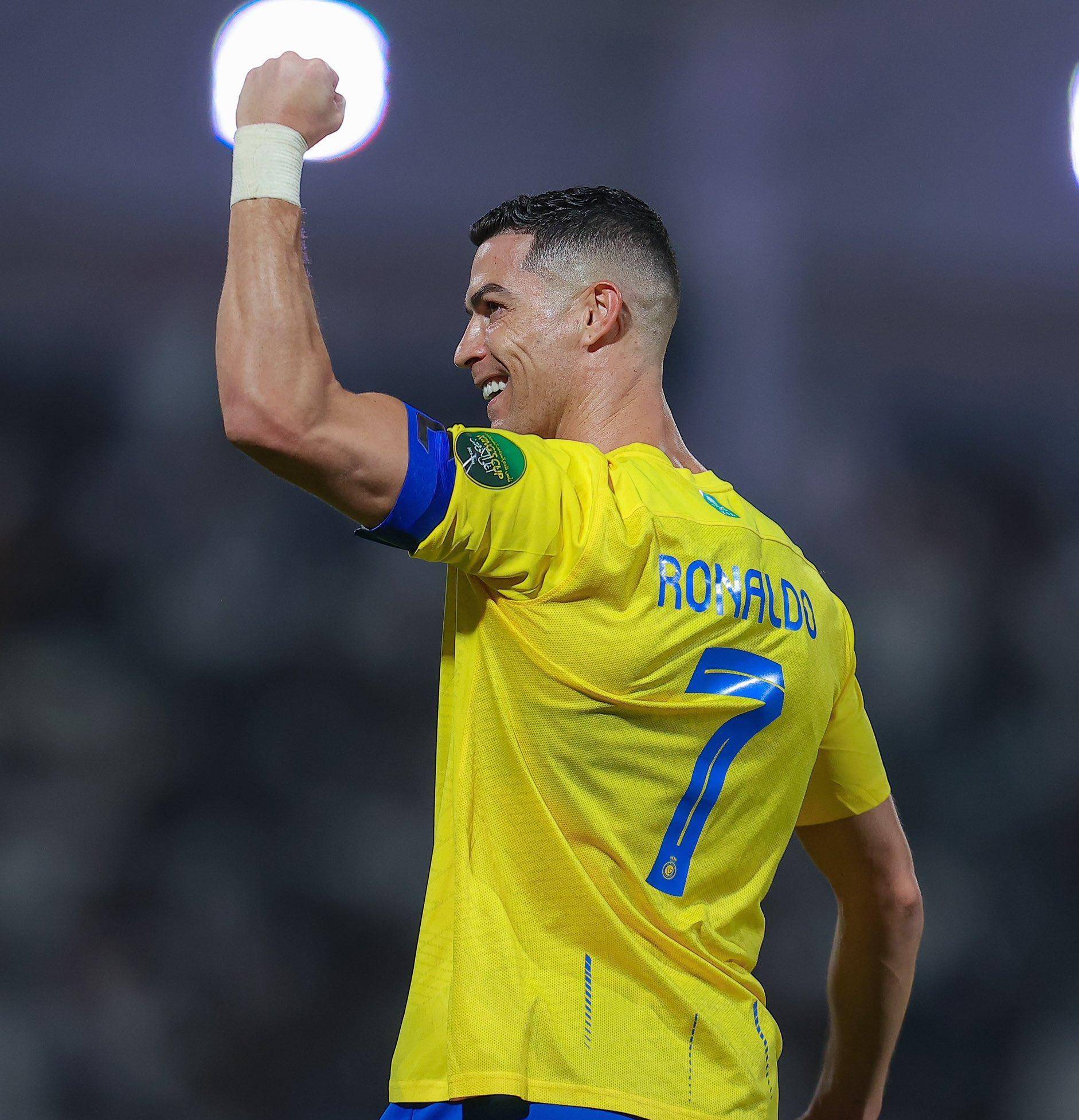 董宇：足协杯未捧杯成遗憾，感谢携手走过数载春秋的所有人（董宇：无缘足协杯成憾，感谢多年一路相伴的每一个人）