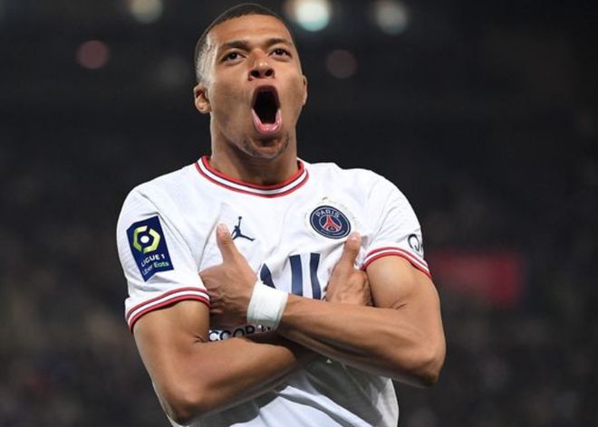 存在感拉满！狄龙半场15中8得到18分3助攻