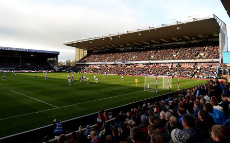 中场球员的职责是什么？（中场球员的主要职责有哪些？）