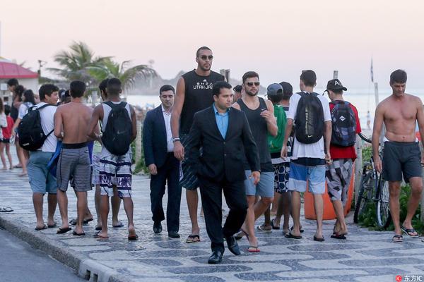 曼联旧将罗西：弗格森严肃中带着亲切体贴，待人就像父亲一样（曼联旧将罗西：弗格森严厉而温情，待人如父般体贴）