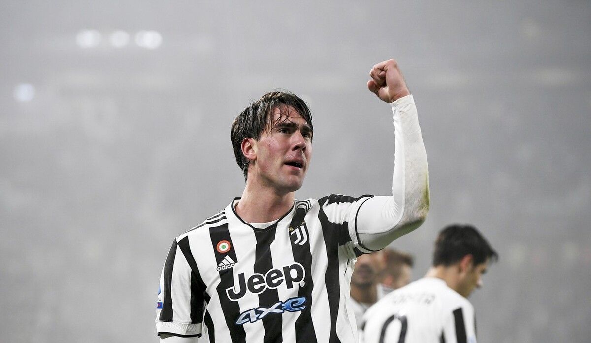 英媒：费迪南德称卢克-肖在曼联有重要地位，他需要证明自己