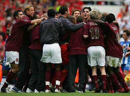 快船131-116击败黄蜂！哈登创79年NBA纪录，前无古人（快船131比116力克黄蜂，哈登缔造79年来NBA史无前例纪录）