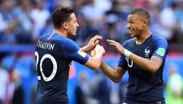 如果这些足球运动员出生于香港②（若这些足球运动员生于香港②）