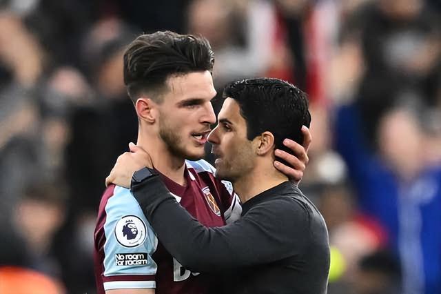 瓜帅：我们要拿98分才能英超夺冠；与摄影师冲突后马上道歉了（瓜迪奥拉：英超夺冠或需98分；与摄影师发生冲突后已迅速致歉）