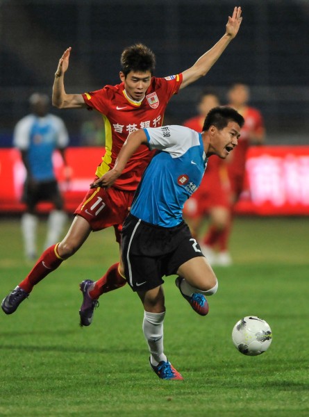 利物浦vs桑德兰：萨拉赫连场替补，伊萨克、维尔茨出战（利物浦迎战桑德兰：萨拉赫再度替补，伊萨克、维尔茨出战）