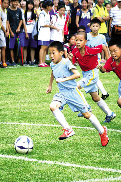 每体：阿劳霍获准暂离巴萨，赴以色列特拉维夫调整身心状态（每体：巴萨准许阿劳霍短期离队，赴以色列特拉维夫进行身心调整）