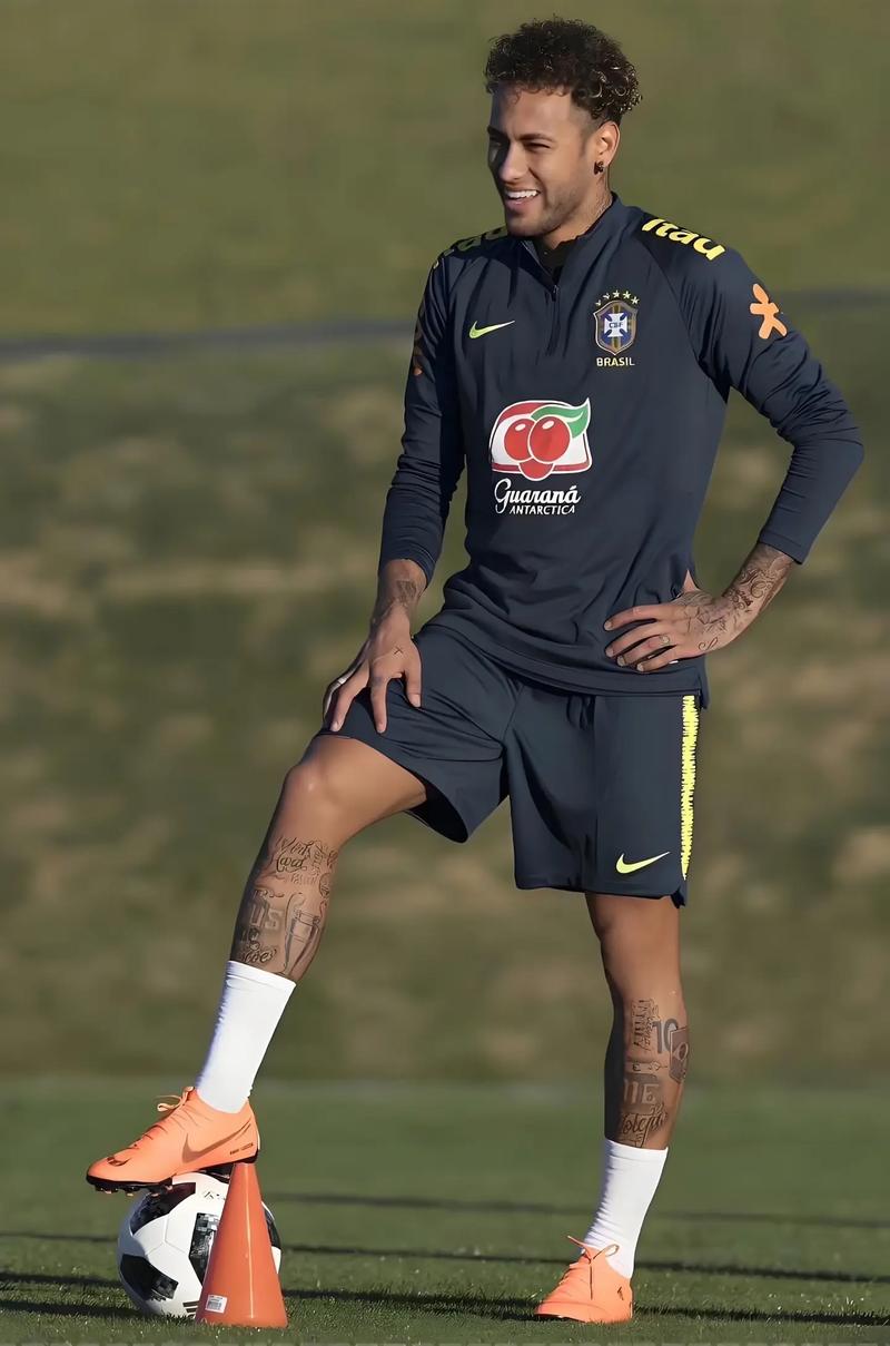 穆勒展望美职联决赛：重量级对决，不想谈与梅西交手的历史（穆勒谈美职联决赛：巅峰对决，避谈与梅西的过往交手）