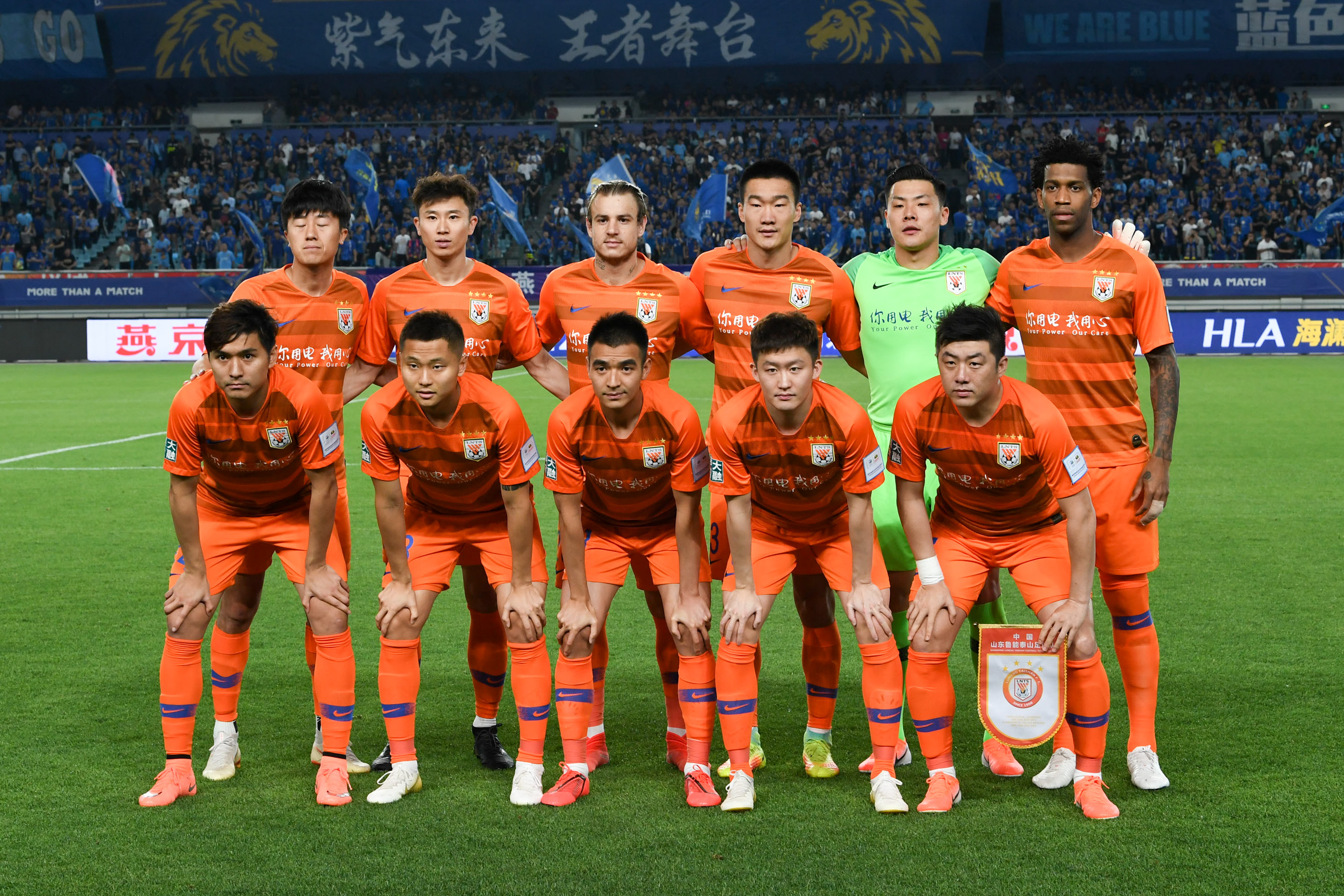 都体：DV9肌肉不适但伤情不重，保险起见周末联赛会替补（据都体报道，DV9肌肉略有不适但无大碍，周末联赛将以替补身份出场）